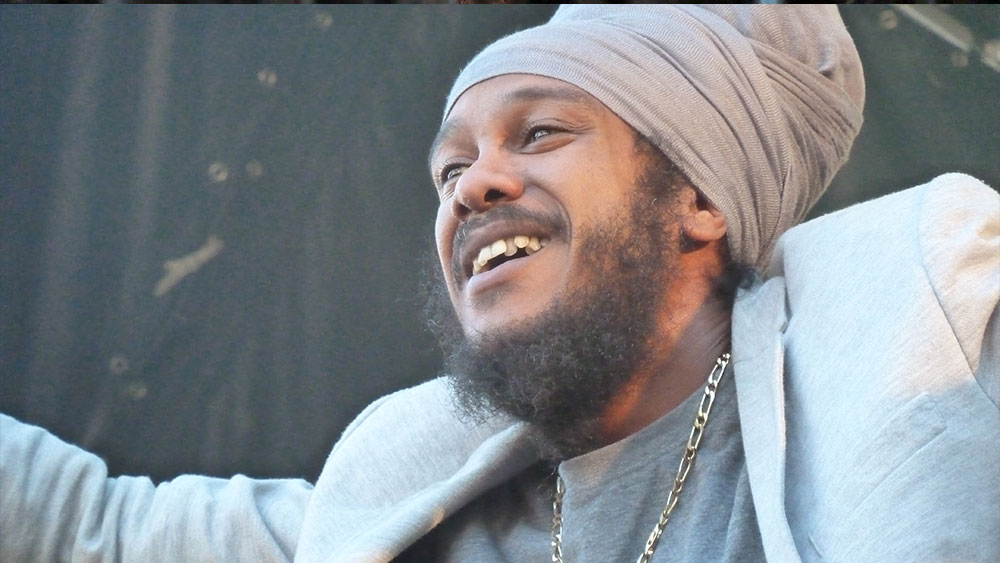 Yannis Odua un reggae roots bien troussé !