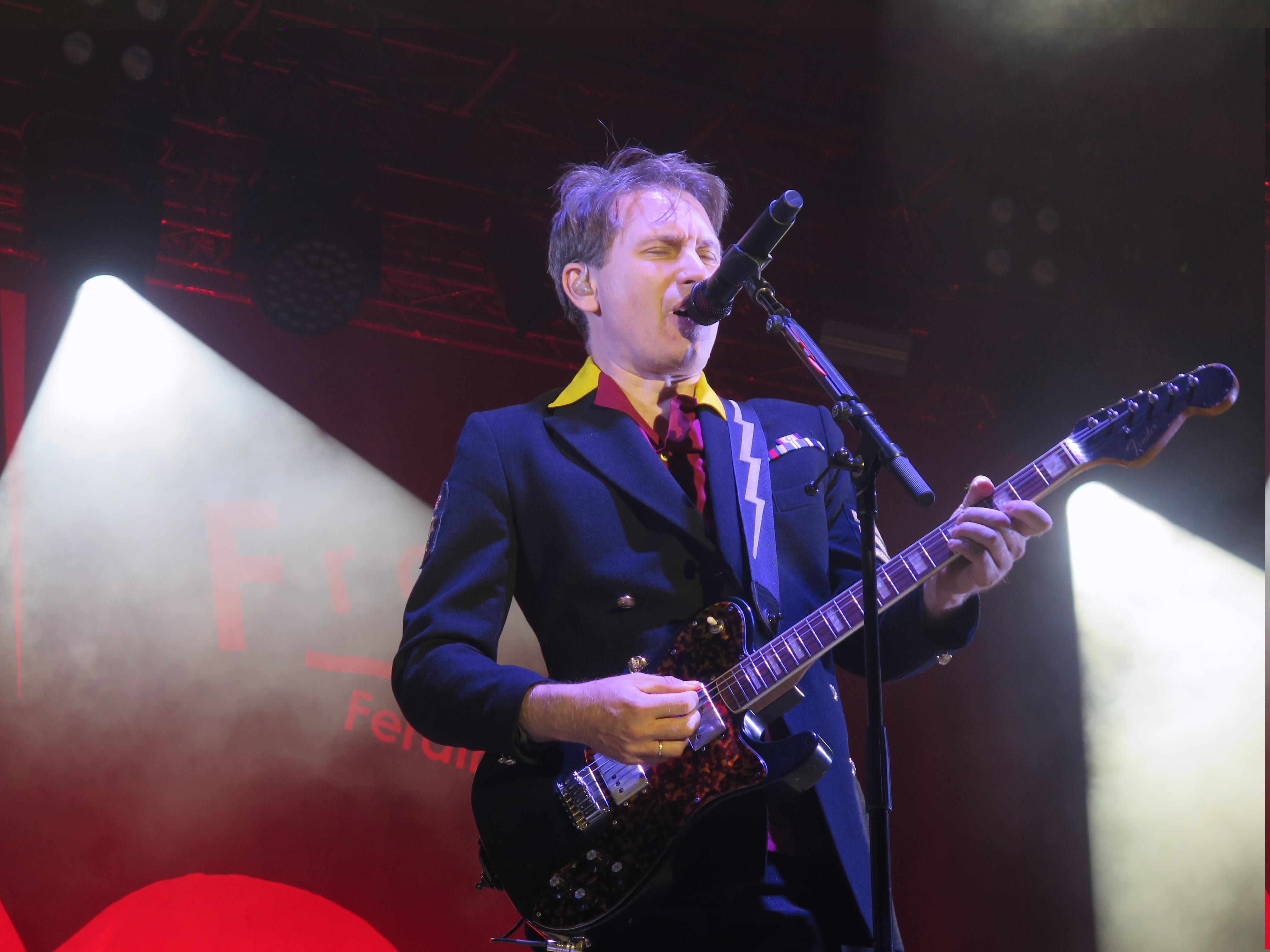 Franz Ferdinand dandine avec classe